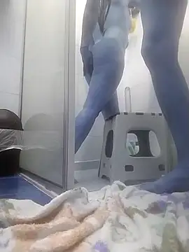 Snapshot of ToysSex_1 chatting on 10/26/25, 05:24 ToysSex 1 online show from 10/26/25, 05:24