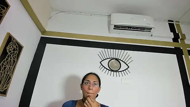 Snapshot of EmilyGomezLS chatting on 09/28/25, 11:28 EmilyGomezLS online show from 09/28/25, 11:28