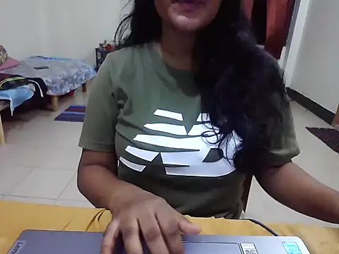 Snapshot of JustinaIra chatting on 10/08/25, 07:47 JustinaIra online show from 10/08/25, 07:47