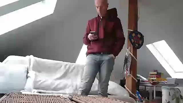 Snapshot of maxmueller321 chatting on 12/11/24, 12:55 maxmueller321 online show from 12/11/24, 12:55