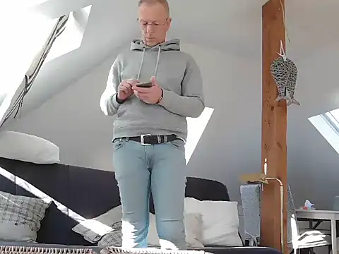 maxmueller321 online show from 03/18/26, 09:12