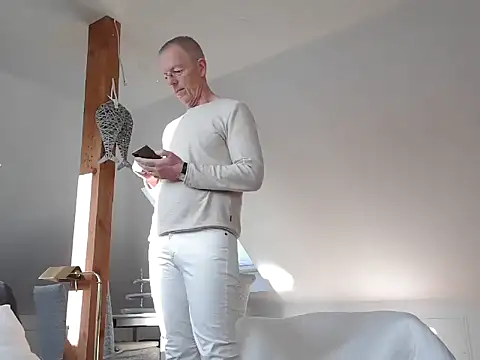 Snapshot of maxmueller321 chatting on 02/18/26, 09:06 maxmueller321 online show from 02/18/26, 09:06