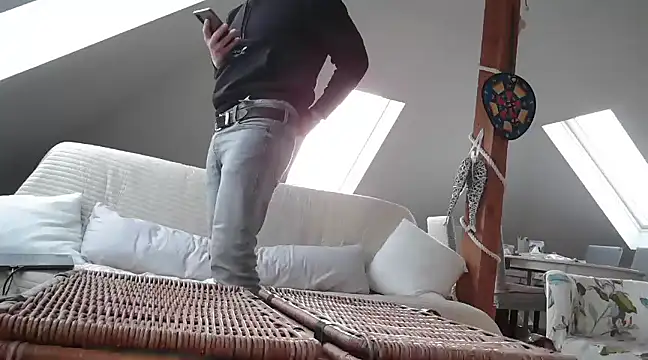 Snapshot of maxmueller321 chatting on 02/08/25, 03:00 maxmueller321 online show from 02/08/25, 03:00