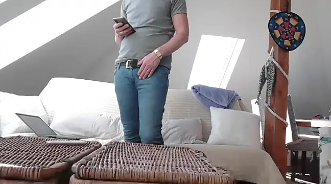 Snapshot of maxmueller321 chatting on 03/19/25, 01:18 maxmueller321 online show from 03/19/25, 01:18