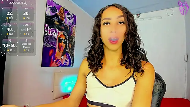 Snapshot of Bigcatalove chatting on 12/15/25, 01:28 Bigcatalove online show from 12/15/25, 01:28