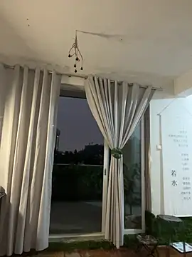 Eliza-E online show from 04/04/26, 11:06