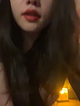 Snapshot of Eliza-E chatting on 12/18/25, 01:26 Eliza-E online show from 12/18/25, 01:26