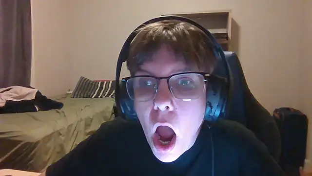 KaliSnow199623 online show from 10/23/25, 04:22