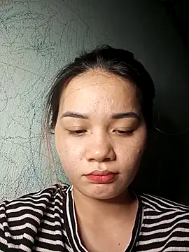 Ngoc-Trinh online show from 10/25/25, 04:40