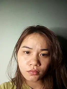 Snapshot of Ngoc-Trinh chatting on 02/10/25, 05:09 Ngoc-Trinh online show from 02/10/25, 05:09