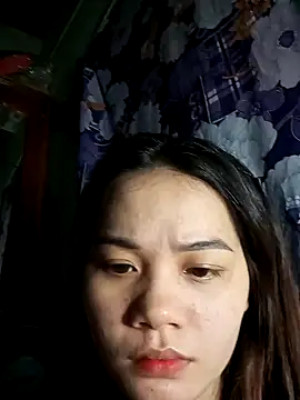 Snapshot of Ngoc-Trinh chatting on 12/21/24, 04:03 Ngoc-Trinh online show from 12/21/24, 04:03