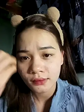 Snapshot of Ngoc-Trinh chatting on 01/19/25, 04:14 Ngoc-Trinh online show from 01/19/25, 04:14