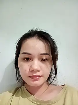 Snapshot of Ngoc-Trinh chatting on 12/15/24, 07:46 Ngoc-Trinh online show from 12/15/24, 07:46