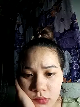 Snapshot of Ngoc-Trinh chatting on 12/04/24, 03:15 Ngoc-Trinh online show from 12/04/24, 03:15