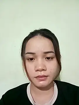 Ngoc-Trinh online show from 11/23/25, 04:28