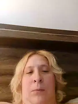 Snapshot of Icedcoffee2024 chatting on 10/16/25, 12:57 Icedcoffee2024 online show from 10/16/25, 12:57