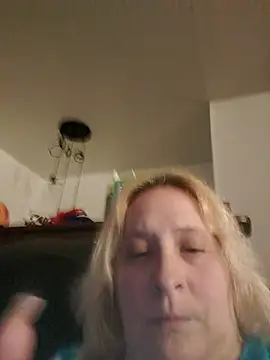 Snapshot of Icedcoffee2024 chatting on 11/02/25, 01:21 Icedcoffee2024 online show from 11/02/25, 01:21