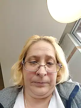 Snapshot of Icedcoffee2024 chatting on 10/22/25, 06:40 Icedcoffee2024 online show from 10/22/25, 06:40