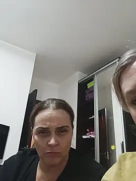 hugebobbs online show from 11/07/25, 02:21