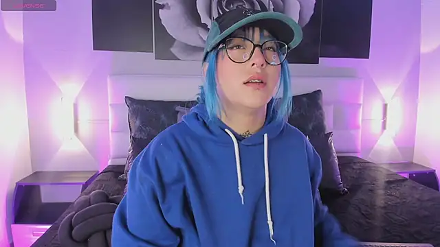 Snapshot of sofi_bakerr chatting on 10/18/25, 11:34 sofi bakerr online show from 10/18/25, 11:34