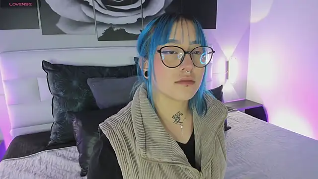 Snapshot of sofi_bakerr chatting on 12/04/25, 11:31 sofi bakerr online show from 12/04/25, 11:31