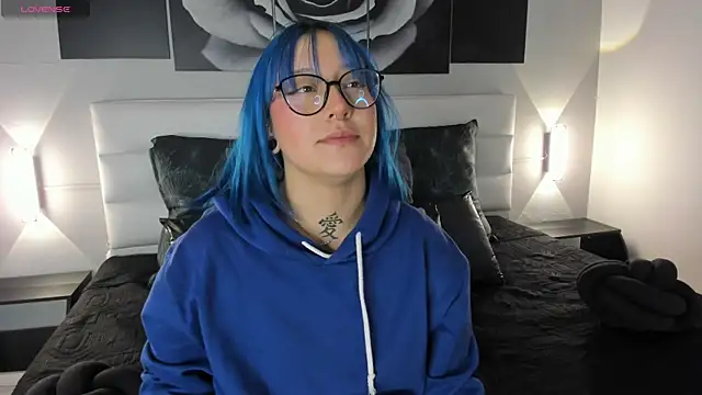 Snapshot of sofi_bakerr chatting on 11/12/25, 11:36 sofi bakerr online show from 11/12/25, 11:36