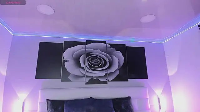 Snapshot of sofi_bakerr chatting on 11/25/25, 11:43 sofi bakerr online show from 11/25/25, 11:43