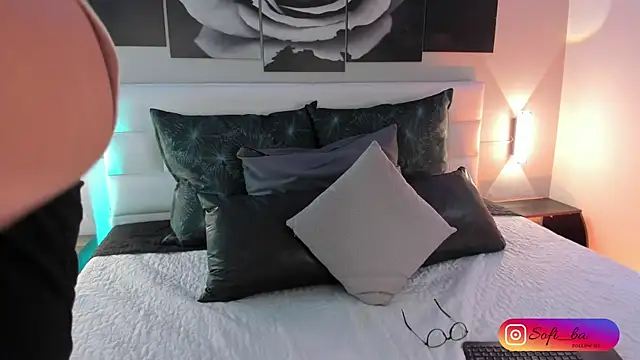 Snapshot of sofi_bakerr chatting on 09/20/25, 01:05 sofi bakerr online show from 09/20/25, 01:05