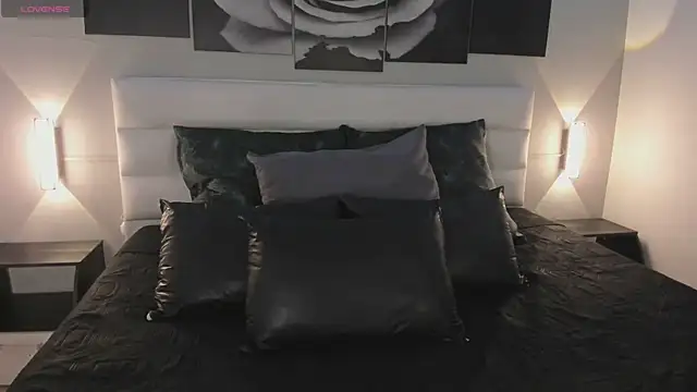 Snapshot of sofi_bakerr chatting on 09/23/25, 11:39 sofi bakerr online show from 09/23/25, 11:39