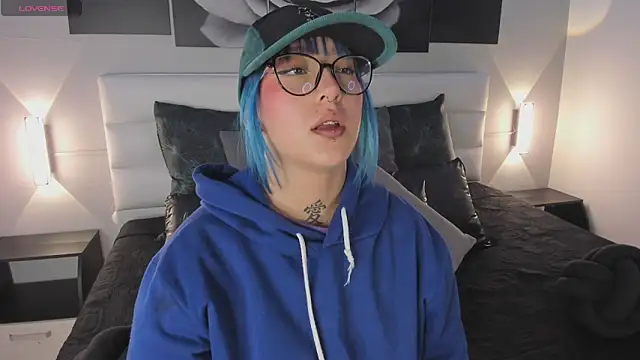 Snapshot of sofi_bakerr chatting on 10/07/25, 11:33 sofi bakerr online show from 10/07/25, 11:33