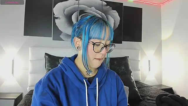 Snapshot of sofi_bakerr chatting on 10/11/25, 11:33 sofi bakerr online show from 10/11/25, 11:33