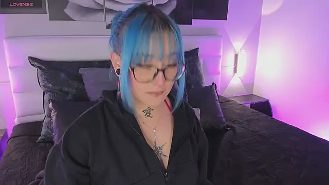 Snapshot of sofi_bakerr chatting on 10/28/25, 11:42 sofi bakerr online show from 10/28/25, 11:42