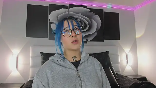 Snapshot of sofi_bakerr chatting on 11/14/25, 11:36 sofi bakerr online show from 11/14/25, 11:36