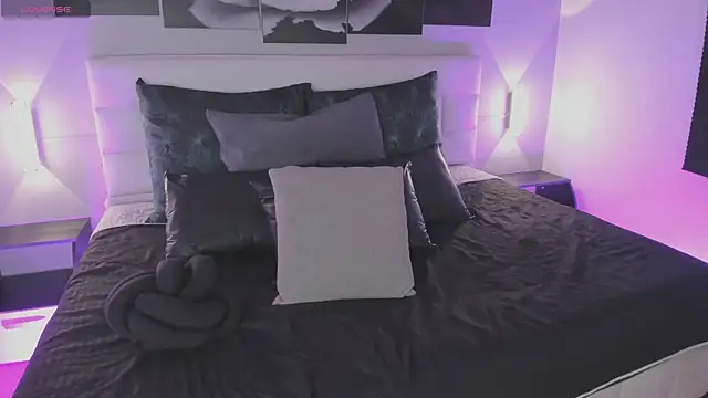 Snapshot of sofi_bakerr chatting on 10/24/25, 11:42 sofi bakerr online show from 10/24/25, 11:42