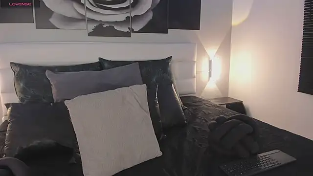 Snapshot of sofi_bakerr chatting on 11/03/25, 11:36 sofi bakerr online show from 11/03/25, 11:36