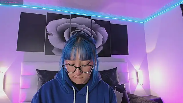 Snapshot of sofi_bakerr chatting on 09/27/25, 11:38 sofi bakerr online show from 09/27/25, 11:38