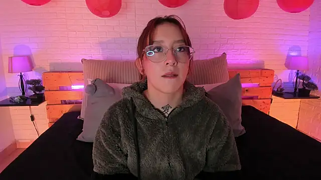 Snapshot of sofi_bakerr chatting on 03/21/25, 11:33 sofi bakerr online show from 03/21/25, 11:33