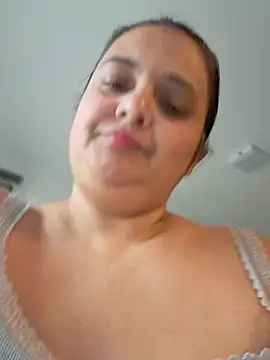 sarahhh1987 online show from 10/19/25, 08:39