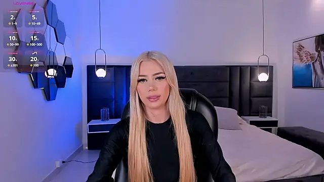 HannaConnor  online show from 05/04/26, 08:33