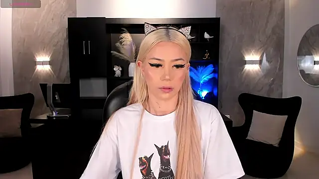 HannaConnor  online show from 11/04/25, 08:34