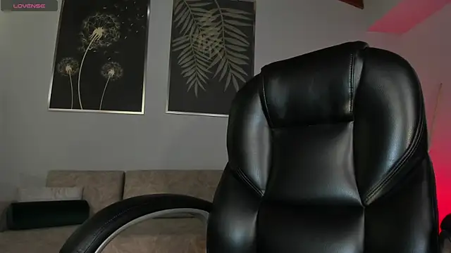 HannaConnor  online show from 11/24/25, 08:42