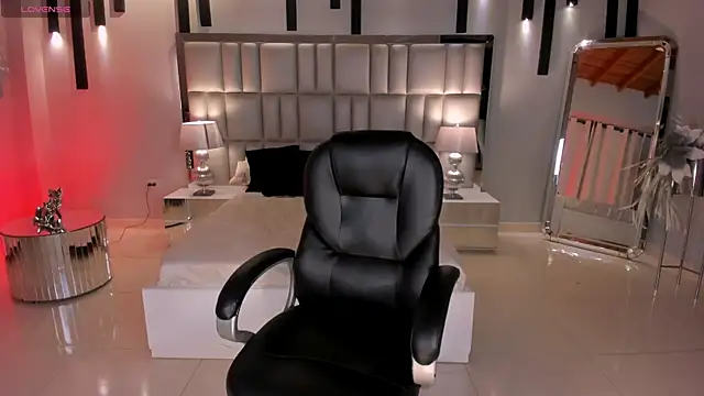 HannaConnor  online show from 04/05/26, 11:33