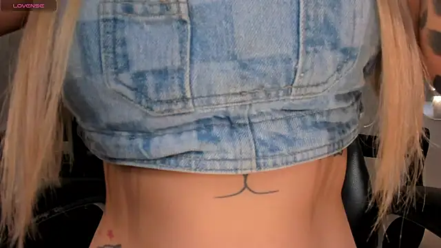 HannaConnor  online show from 11/03/25, 08:56