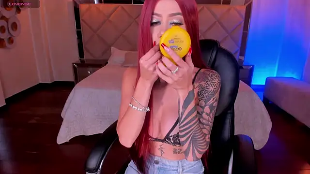 HannaConnor  online show from 10/27/25, 08:43