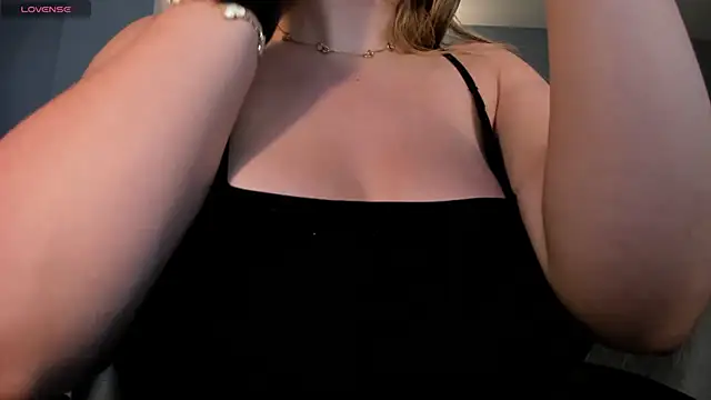 BellaRose X online show from 12/03/25, 03:40