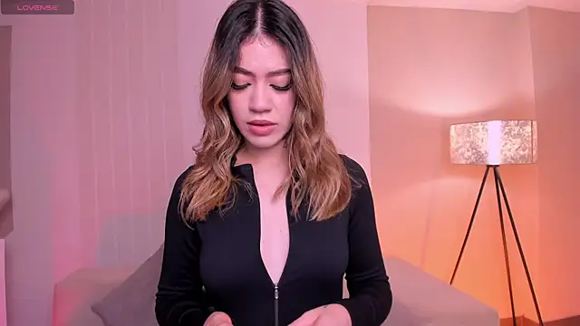 ViolettHansson online show from 10/31/25, 11:40