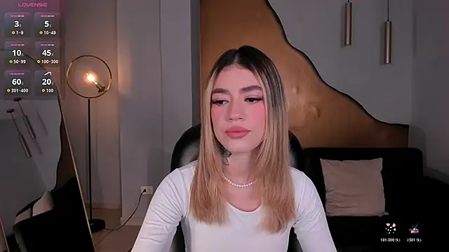 Snapshot of ViolettHansson chatting on 02/07/26, 11:51 ViolettHansson online show from 02/07/26, 11:51