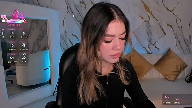 ViolettHansson online show from 11/07/25, 11:04