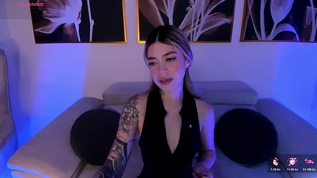 Snapshot of ViolettHansson chatting on 07/10/26, 10:48 ViolettHansson online show from 07/10/26, 10:48