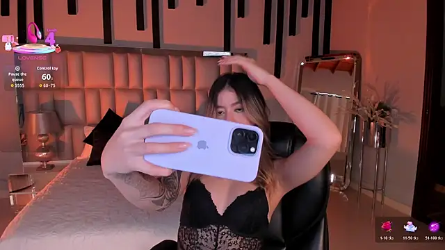 ViolettHansson online show from 11/04/25, 06:22